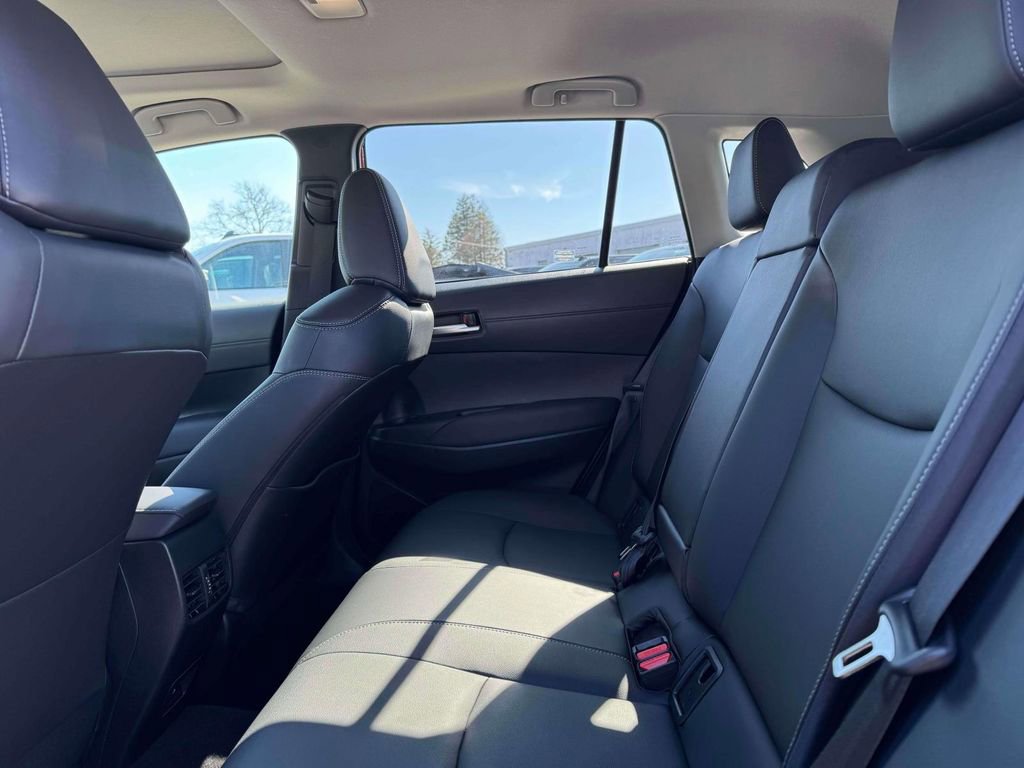 Used 2023 Toyota Corolla Cross XLE w/ Convenience Package image 11