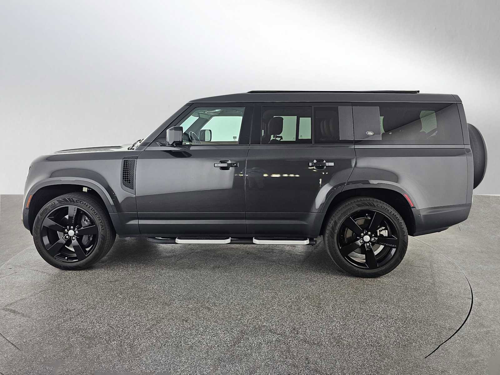 Used 2023 Land Rover Defender 130 First Edition image 2