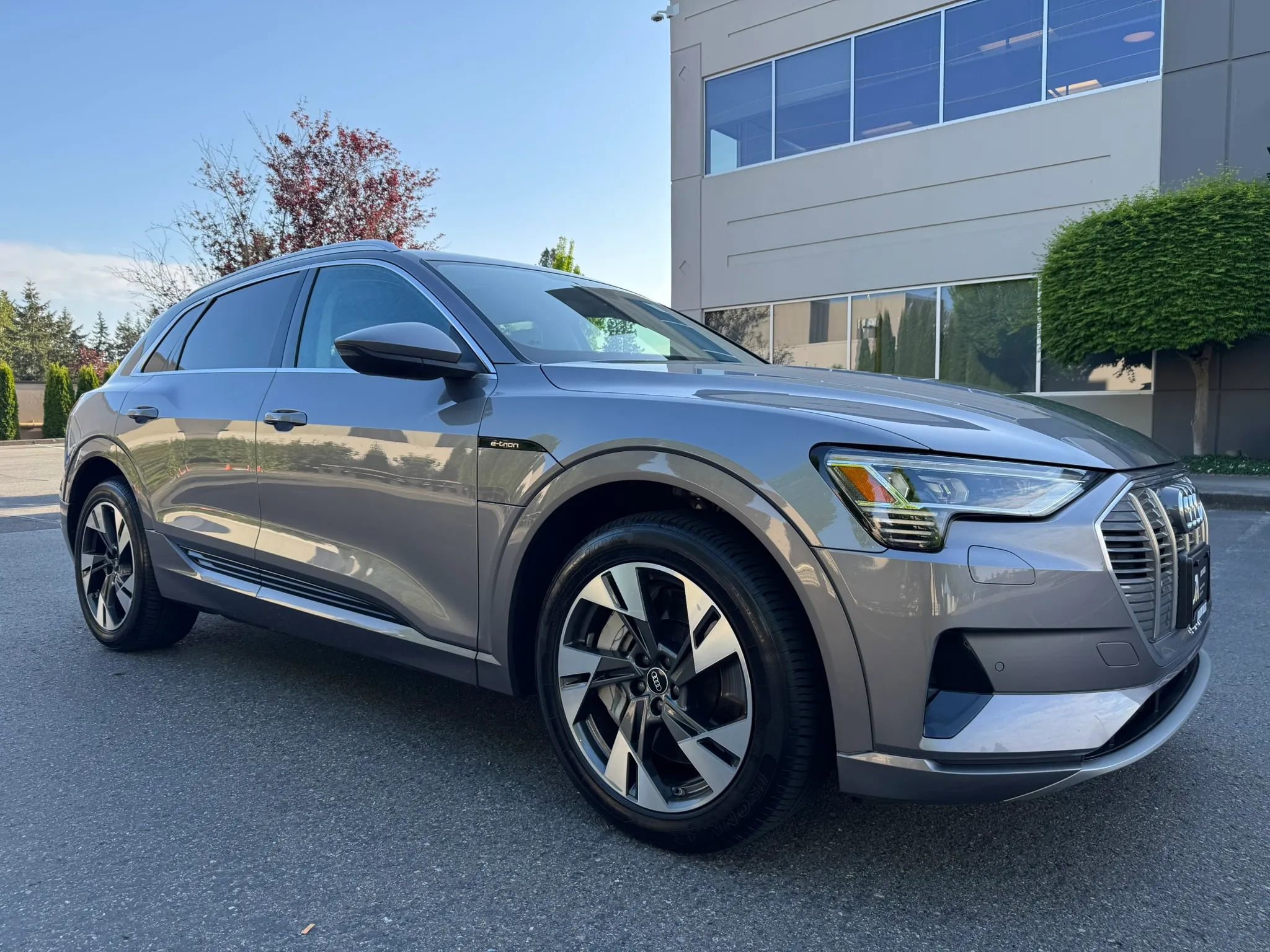 Used 2022 Audi e-tron Premium AWD/4WD image 1