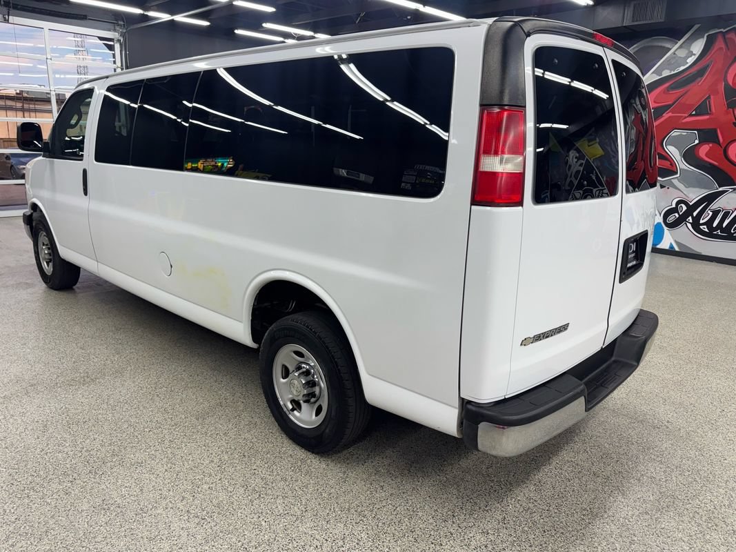Used 2017 Chevrolet Express 3500 LT w/ LT Preferred Equipment Group RWD image 3