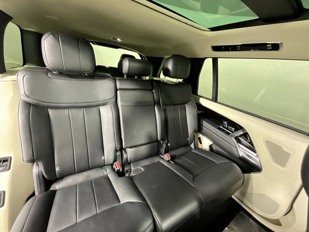 Used 2024 Land Rover Range Rover Long Wheelbase SE image 22