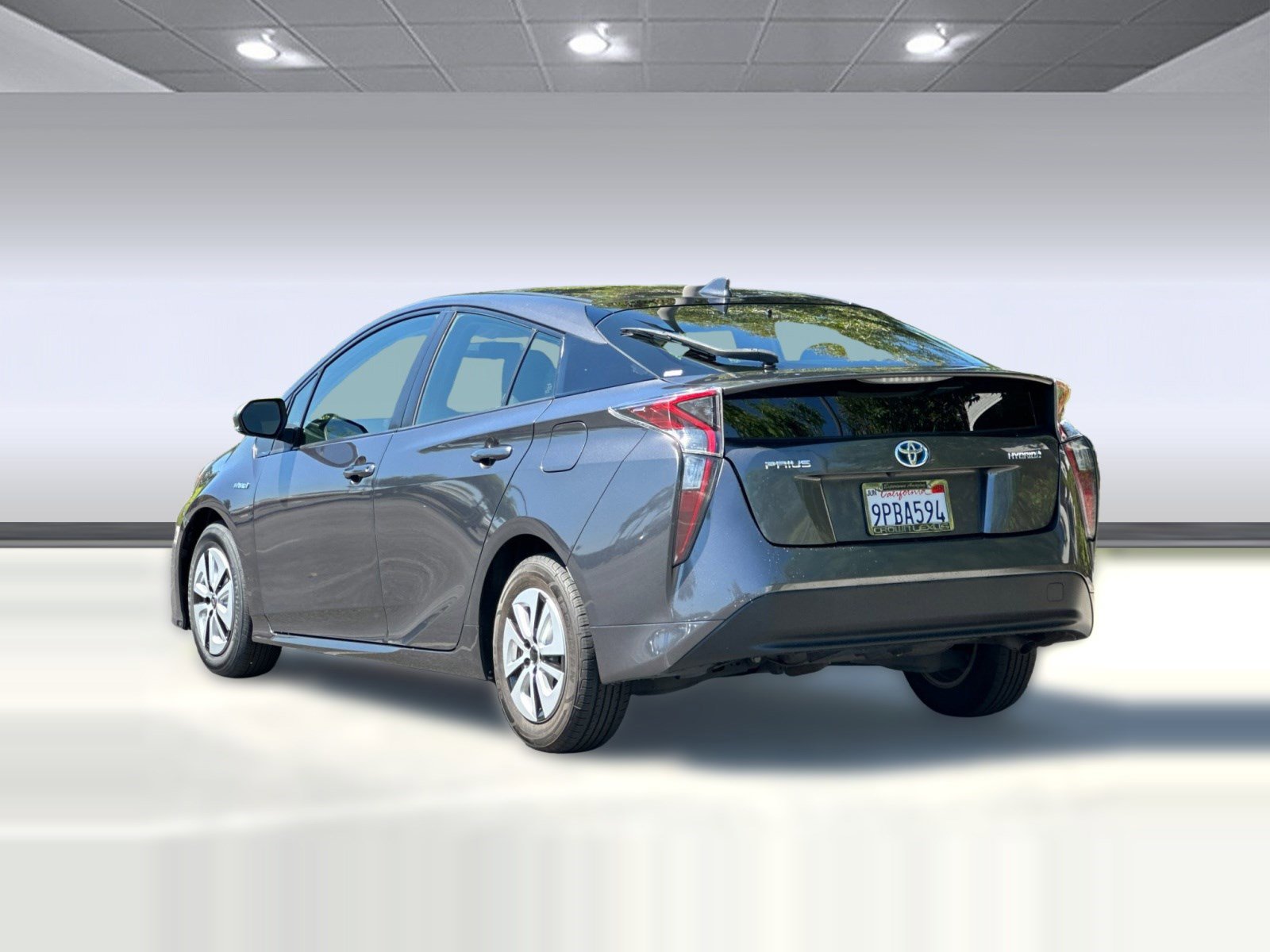 Used 2016 Toyota Prius Two FWD image 3