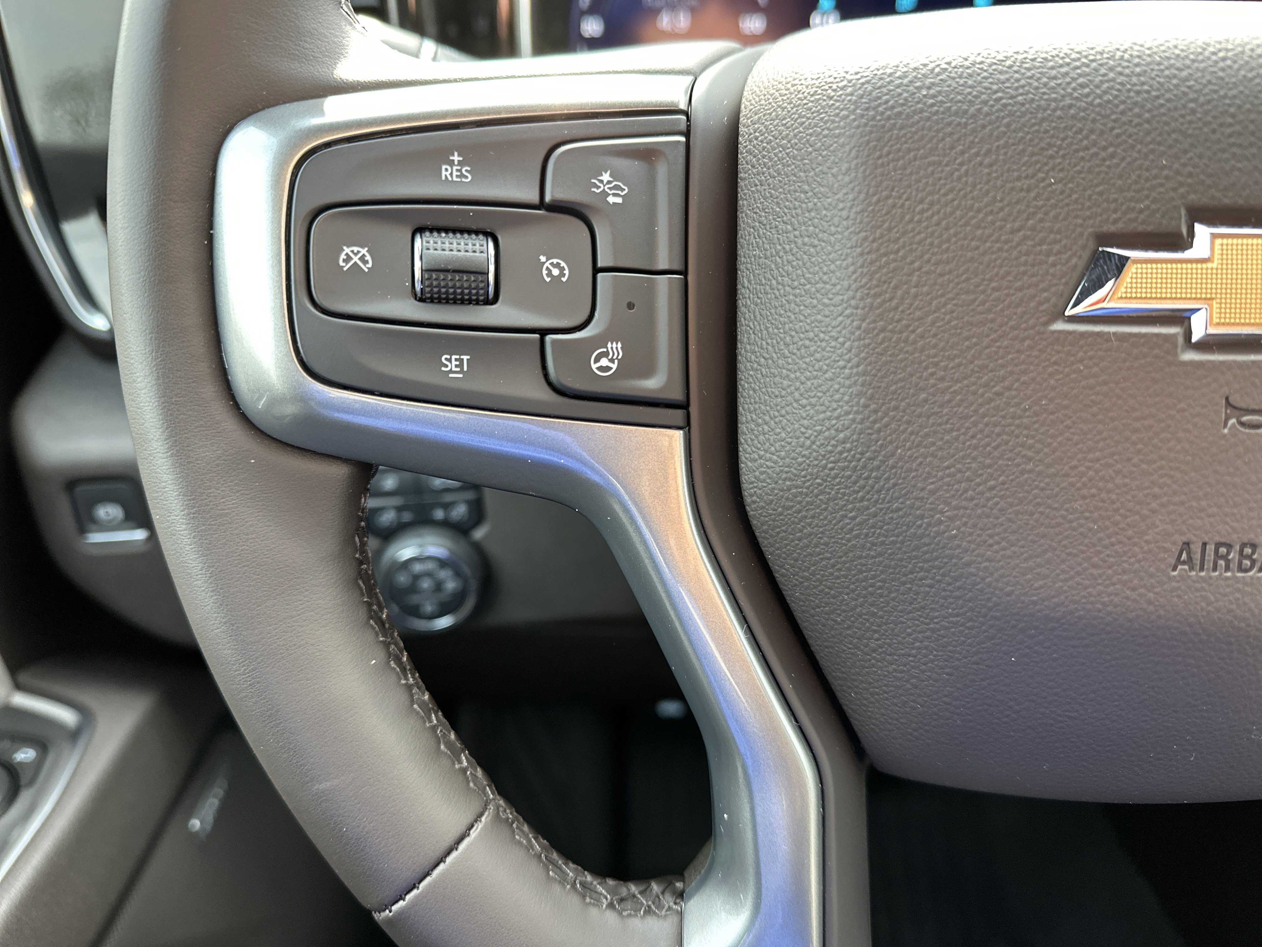 Used 2025 Chevrolet Silverado 2500 LTZ w/ LTZ Premium Package image 18