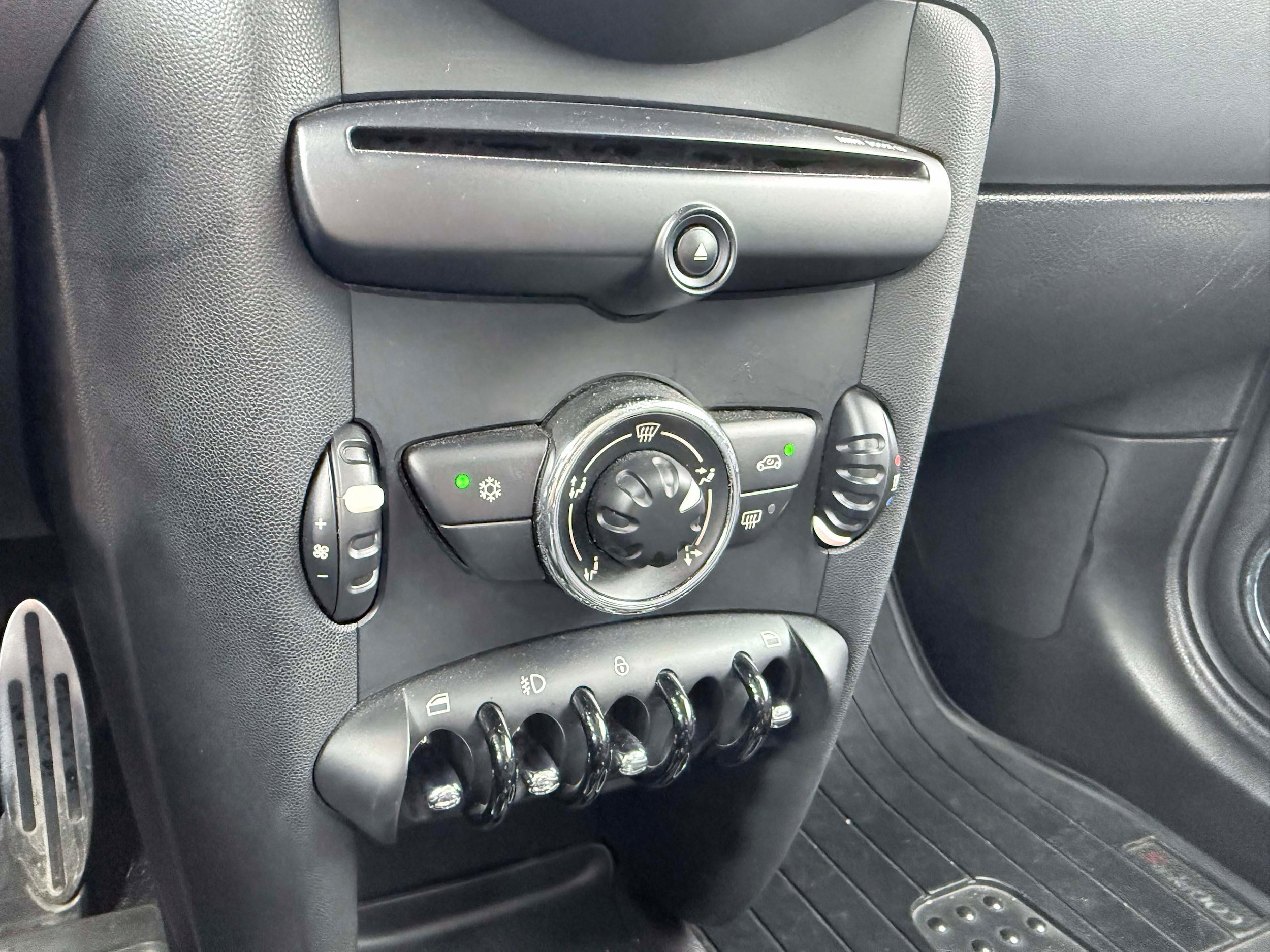 Used 2011 MINI Cooper S FWD image 18
