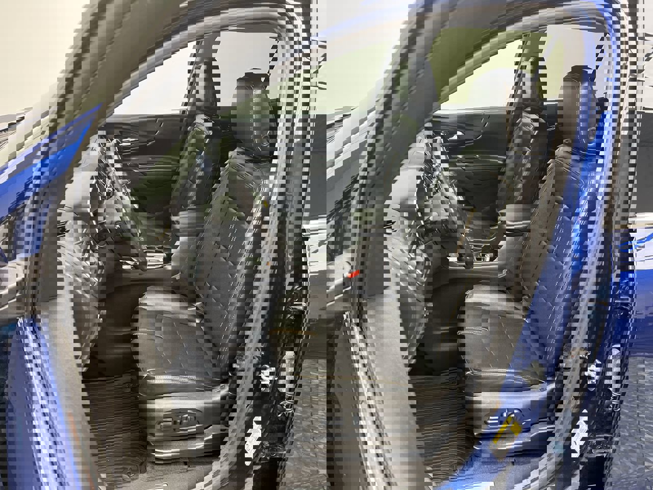 Certified 2022 Chevrolet Equinox Premier w/ LPO, Floor Liner Package image 9