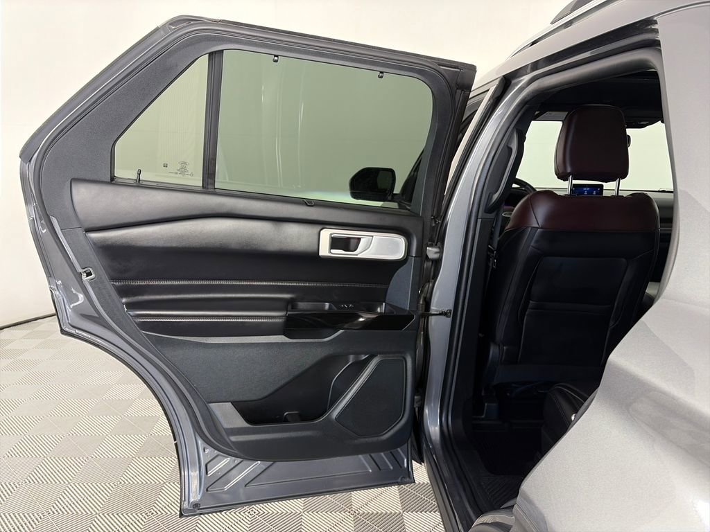 Certified 2023 Ford Explorer Platinum w/ Technology Package AWD/4WD image 12