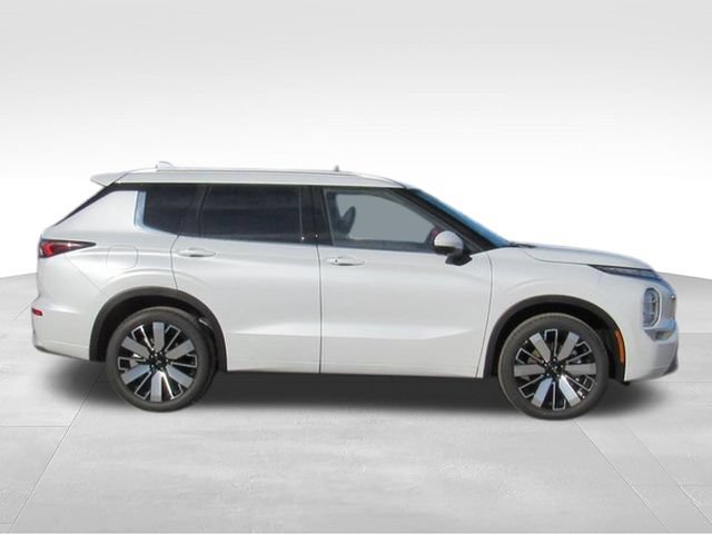 New 2026 Mitsubishi Outlander SEL FWD image 2