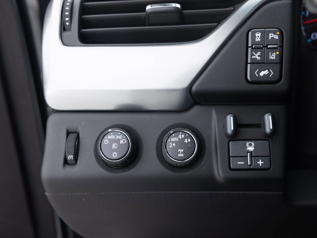 Used 2015 Chevrolet Suburban LTZ image 44