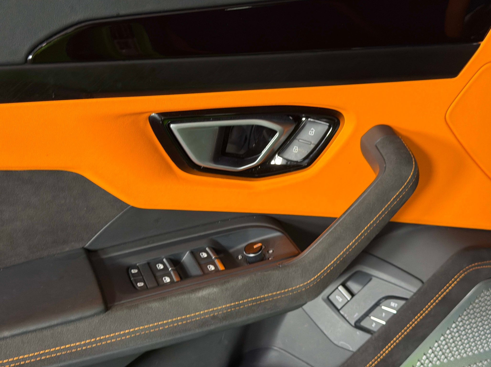 Used 2023 Lamborghini Urus S AWD/4WD image 41