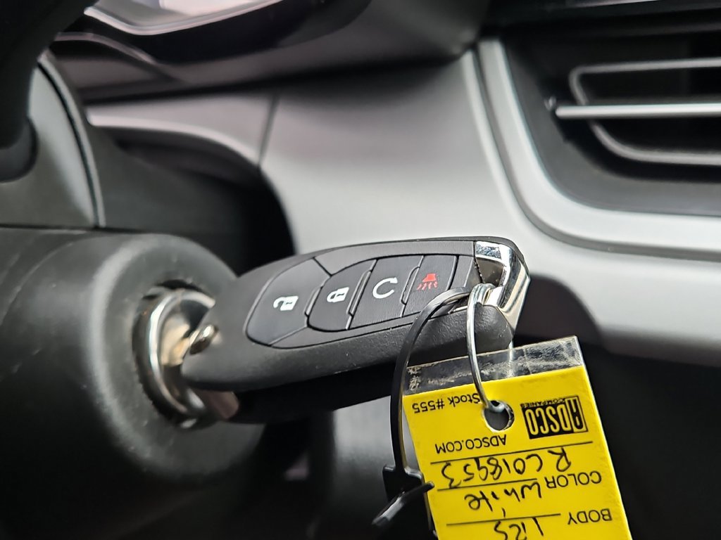 Used 2024 Chevrolet Trax RS FWD image 32
