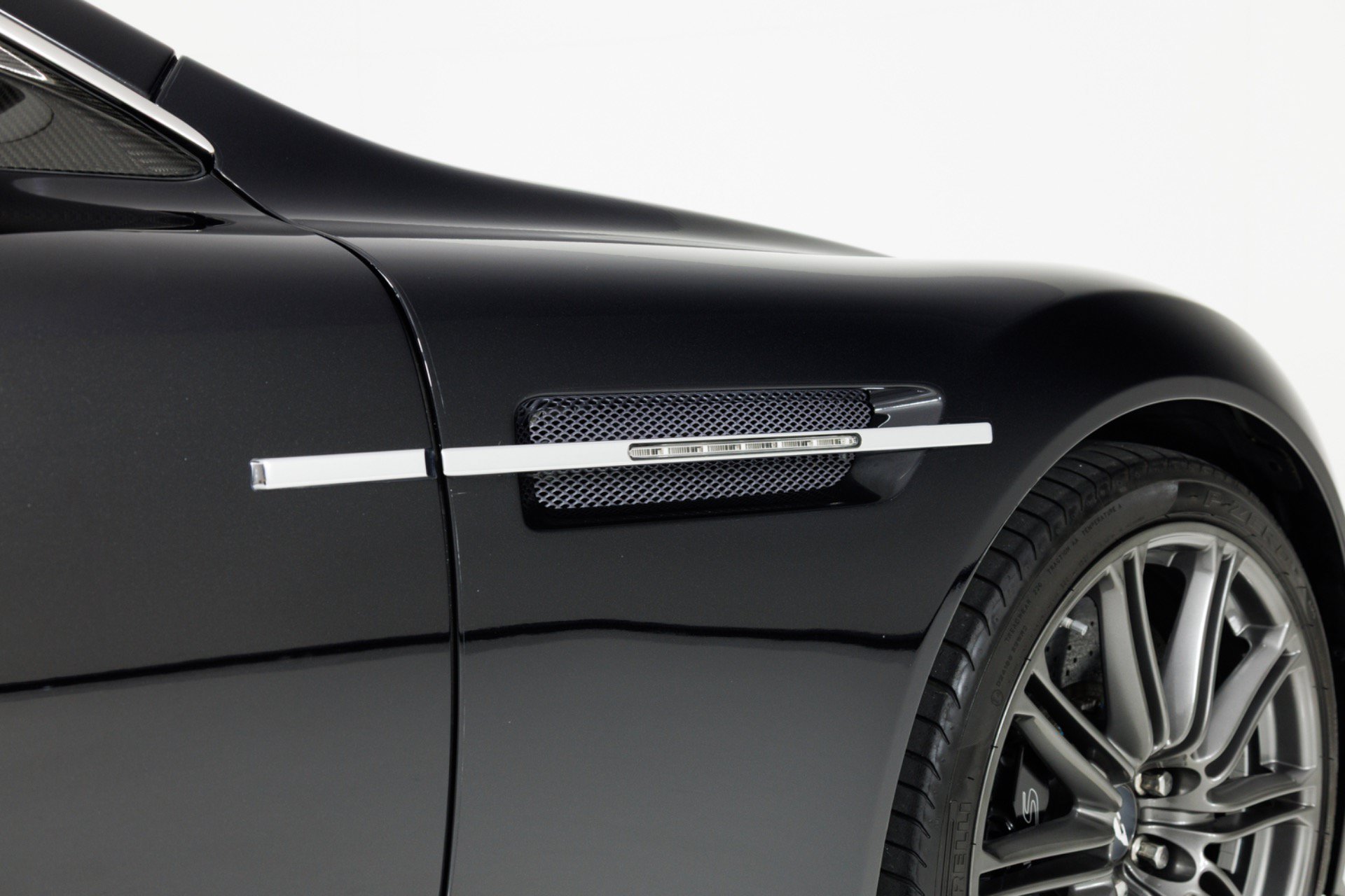 Used 2009 Aston Martin DBS Coupe RWD image 57