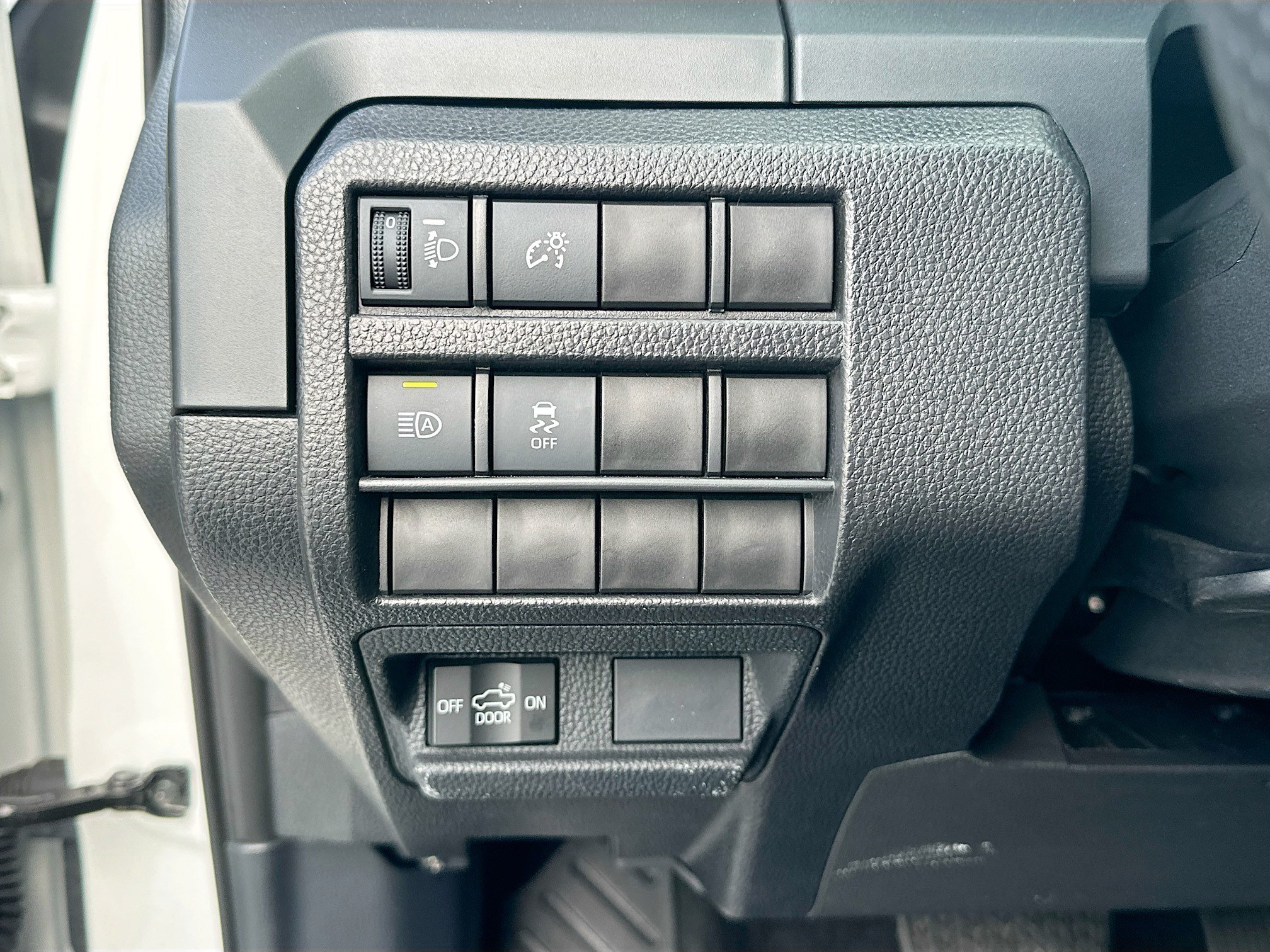 Used 2025 Toyota Tacoma SR RWD image 9