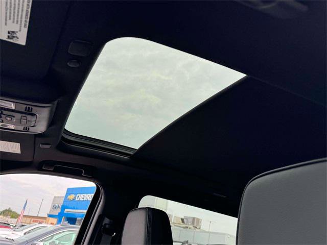 Used 2024 GMC Yukon XL Denali image 17