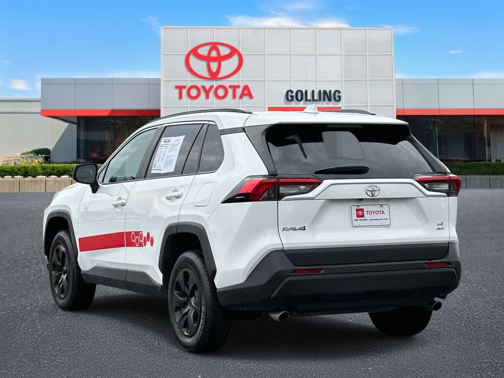 Used 2021 Toyota RAV4 LE image 4