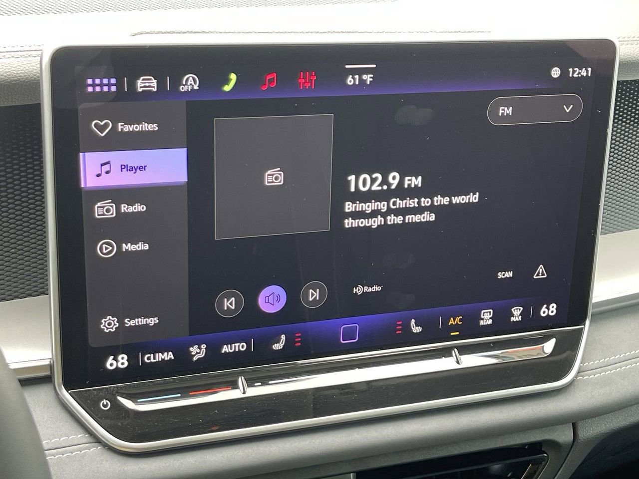 New 2026 Volkswagen Tiguan SE FWD image 22