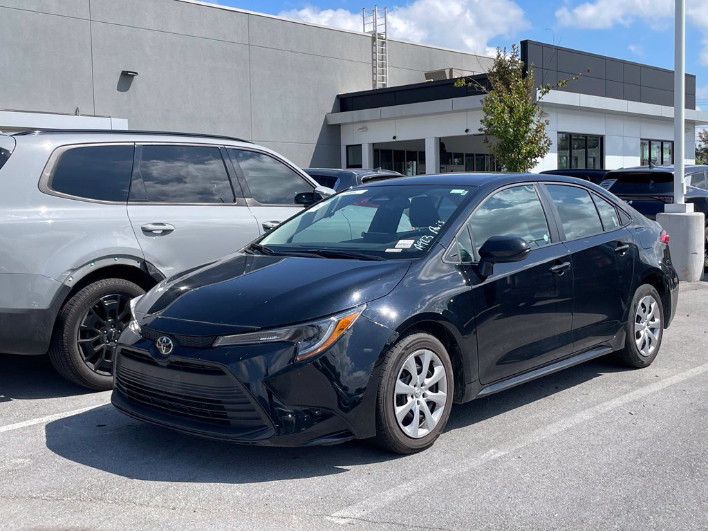 Used 2025 Toyota Corolla LE FWD image 4