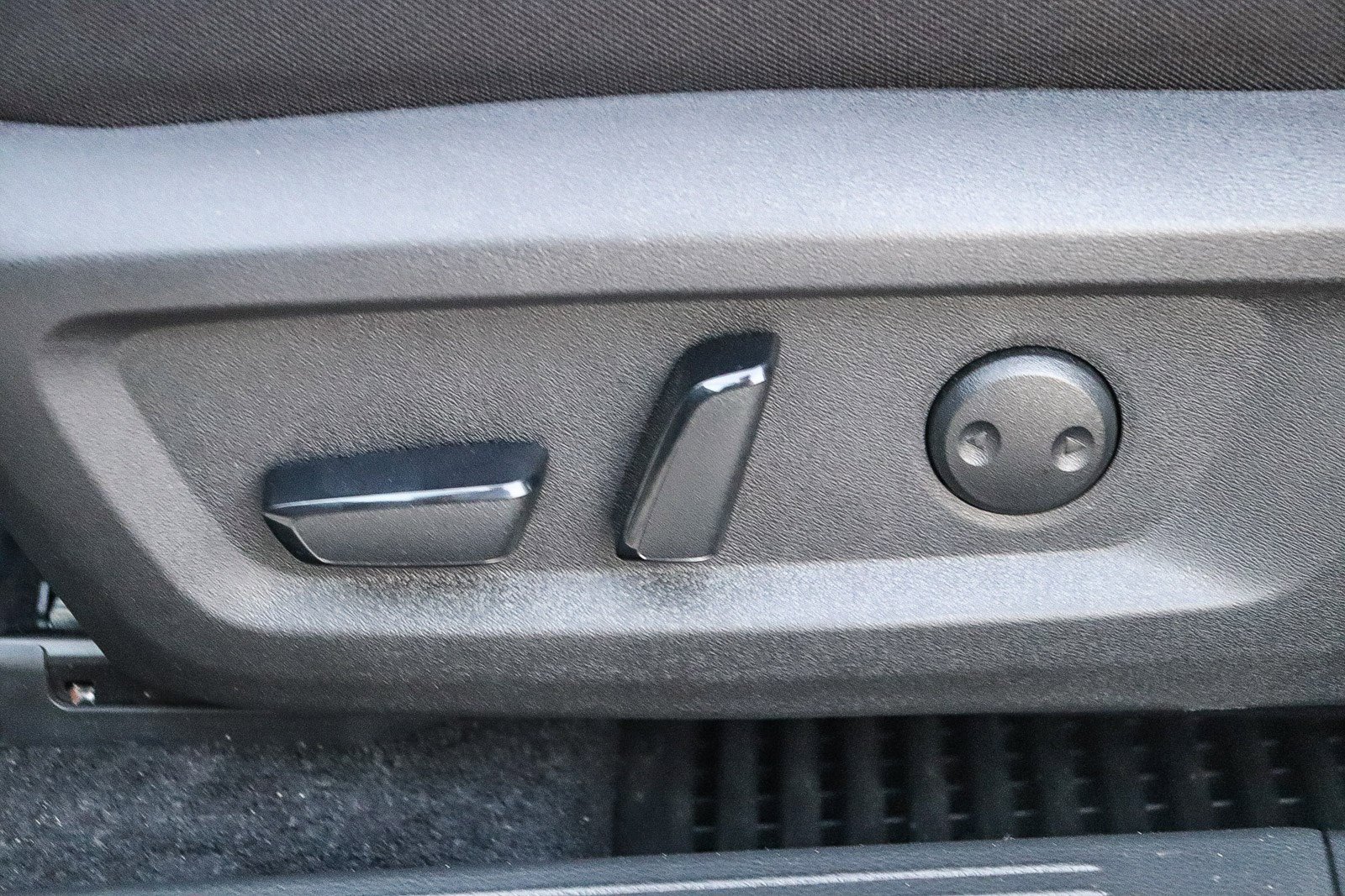 Used 2023 Nissan Rogue SV image 24