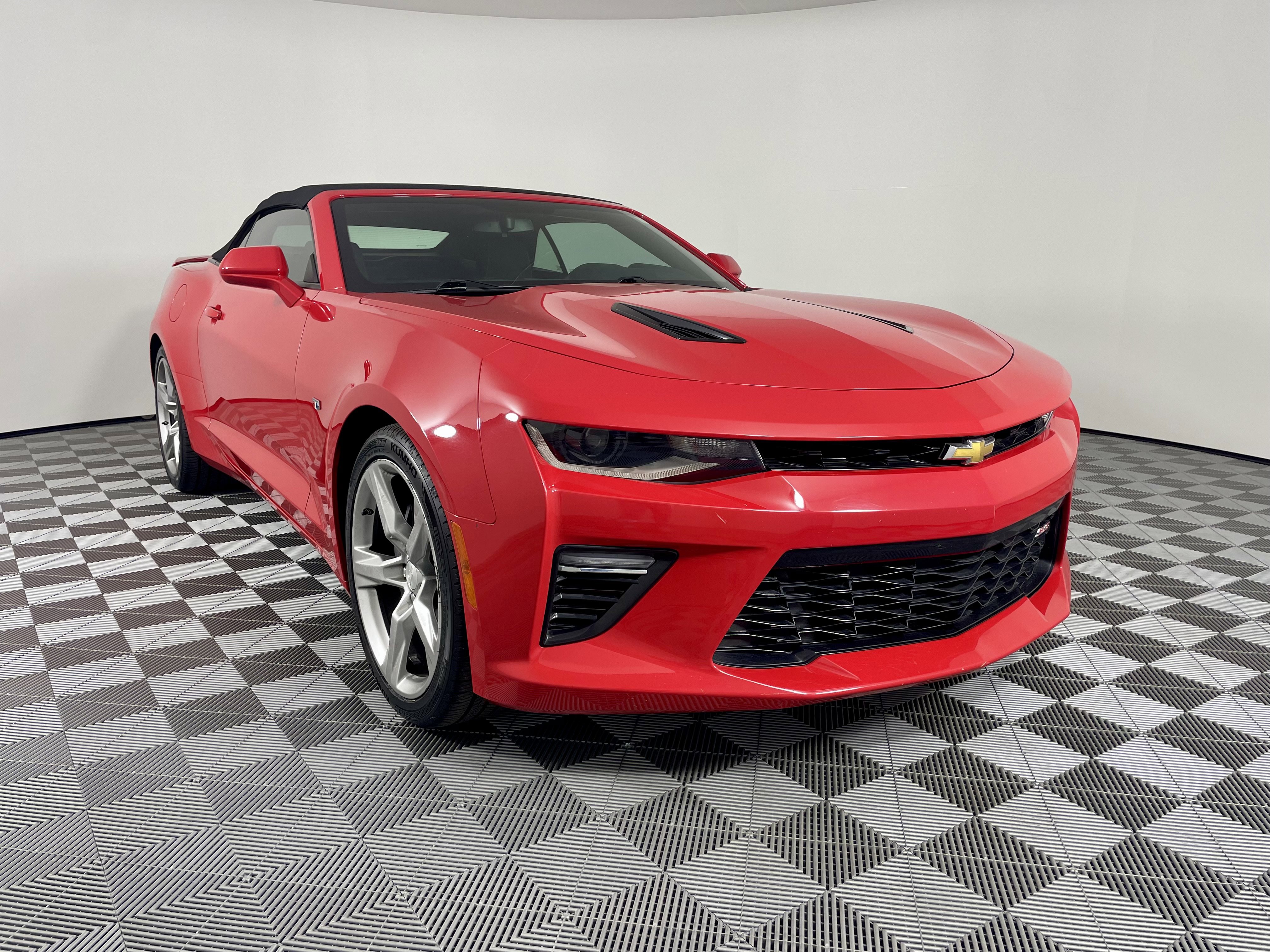 Used 2017 Chevrolet Camaro SS image 8