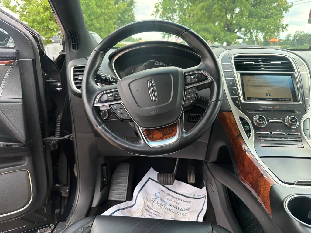 Used 2019 Lincoln Nautilus Select AWD/4WD image 16