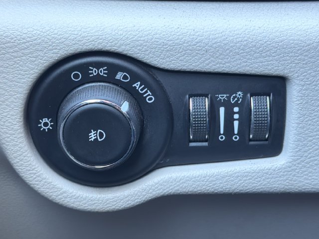Used 2017 Chrysler Pacifica Touring-L FWD image 21