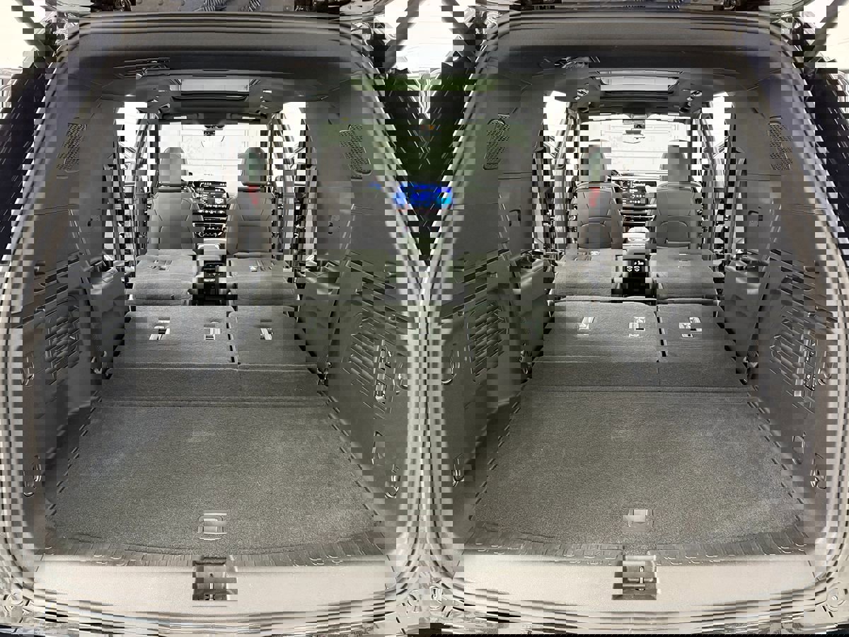 Used 2024 Chevrolet Traverse RS w/ LPO, Floor Liner Package image 46