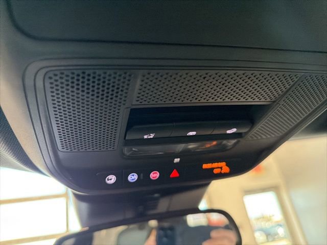 Used 2025 GMC Acadia AT4 w/ Luxury Package image 22