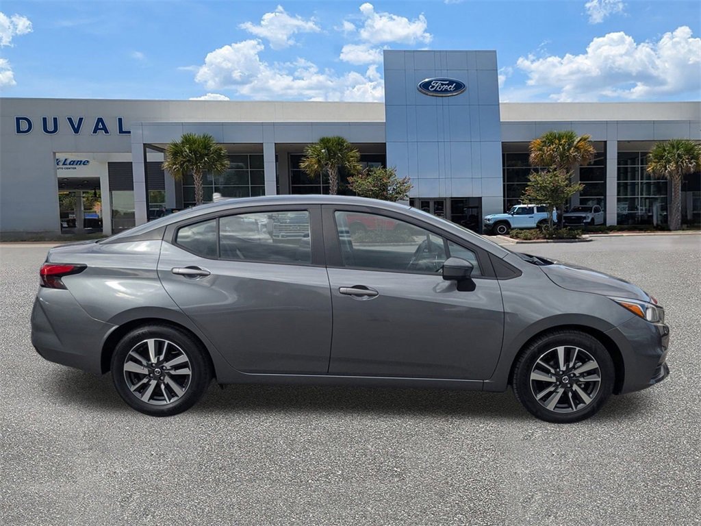 Used 2021 Nissan Versa SV image 3