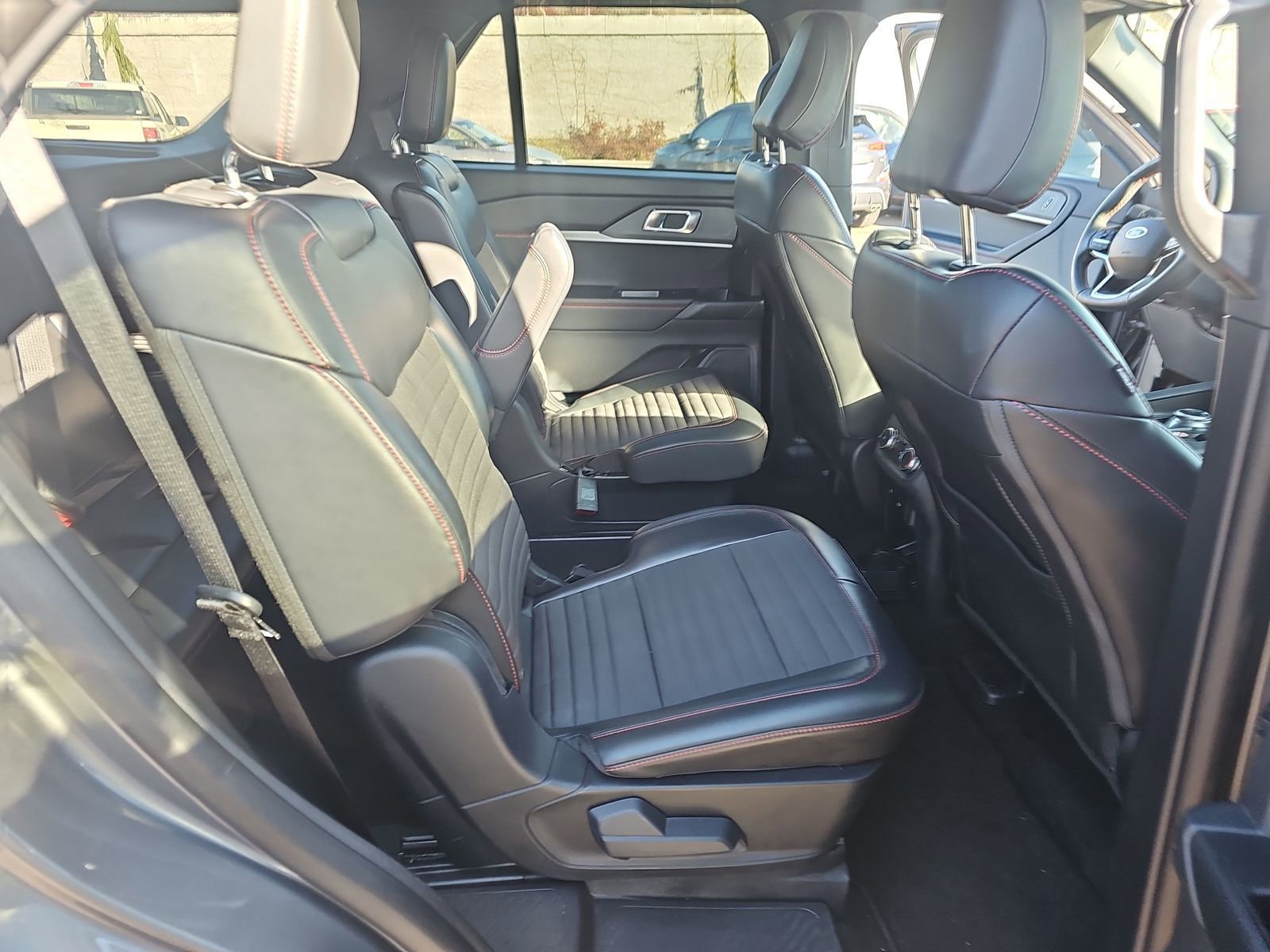 Used 2025 Ford Explorer ST-Line image 17