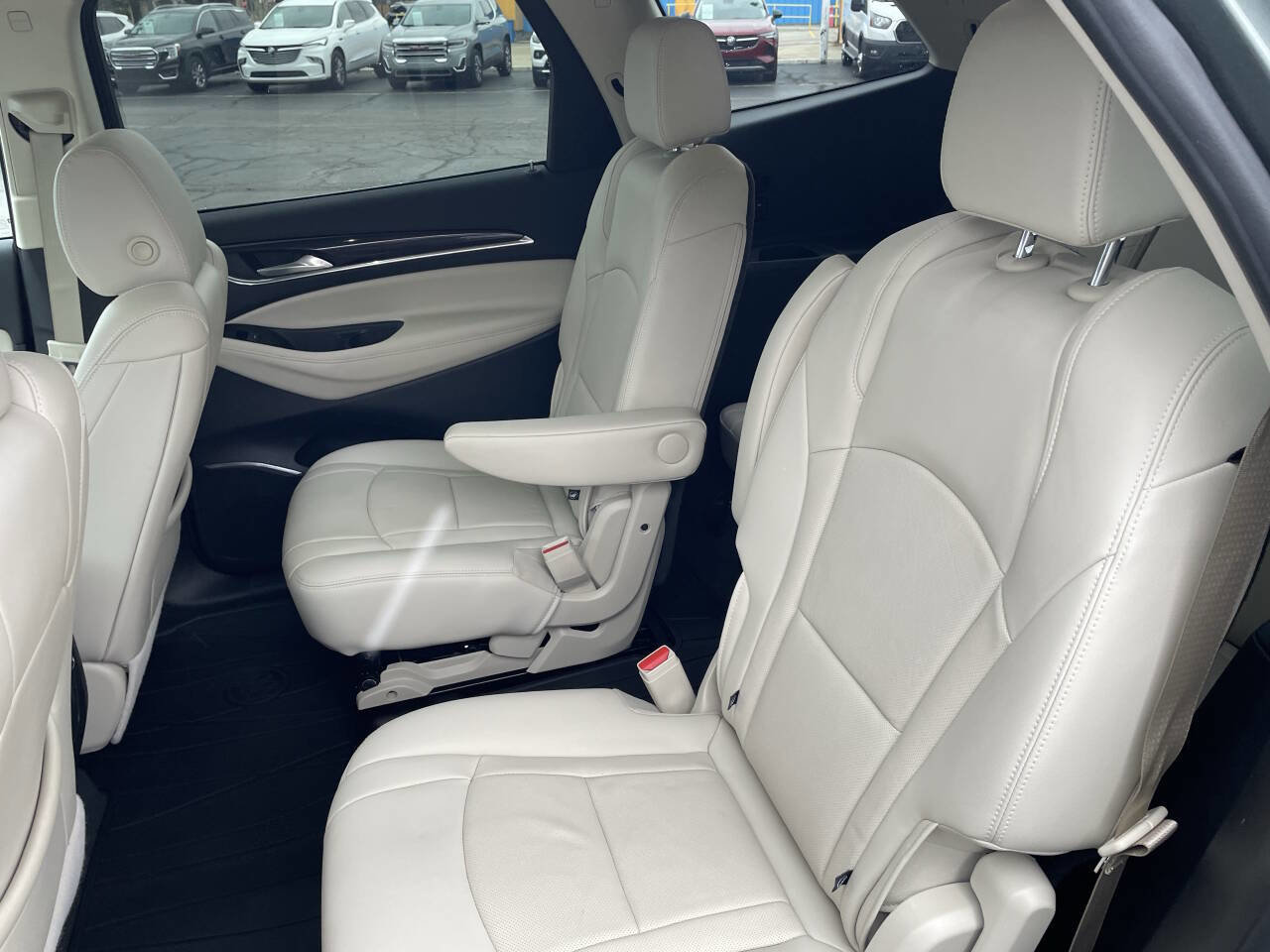 Used 2024 Buick Enclave Essence image 4