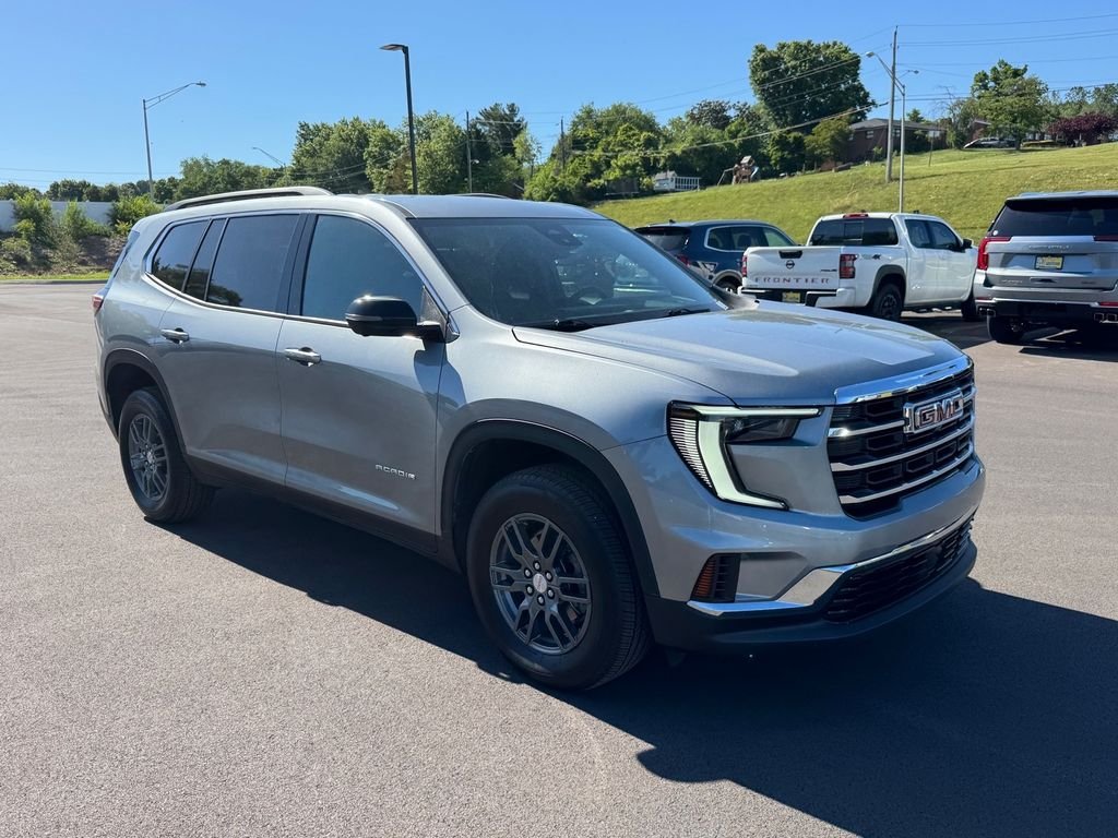 Used 2025 GMC Acadia Elevation FWD image 2