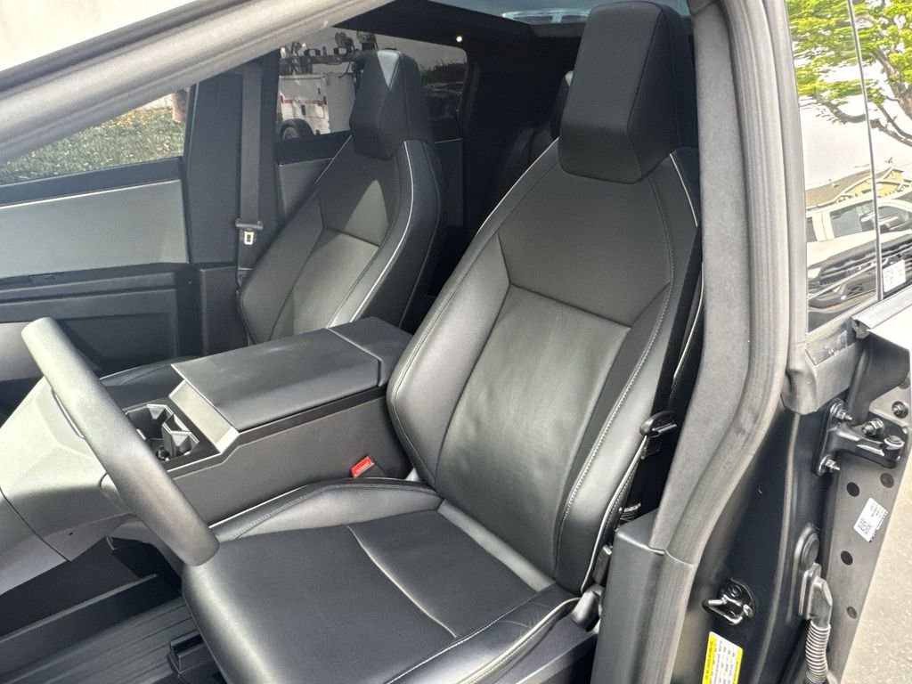 Used 2024 Tesla Cybertruck AWD Crew Cab image 13