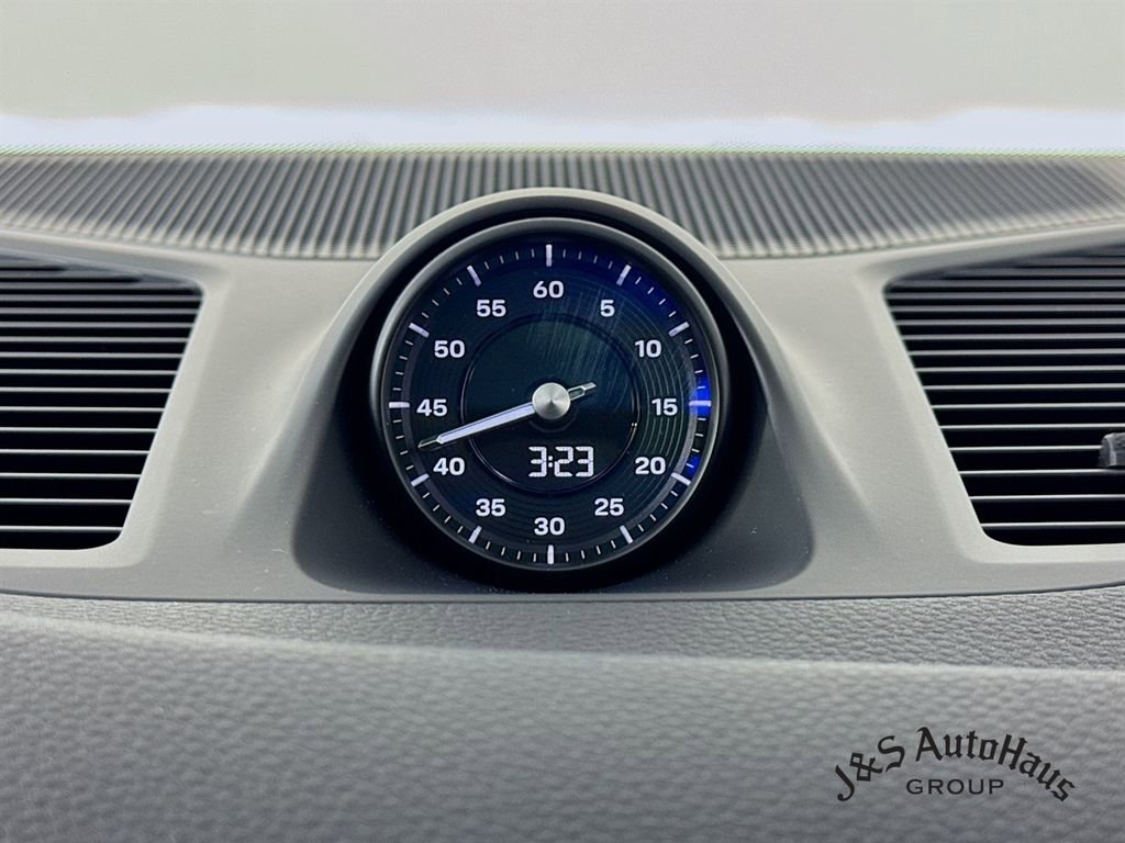 Used 2024 Porsche Cayenne w/ Premium Package image 18