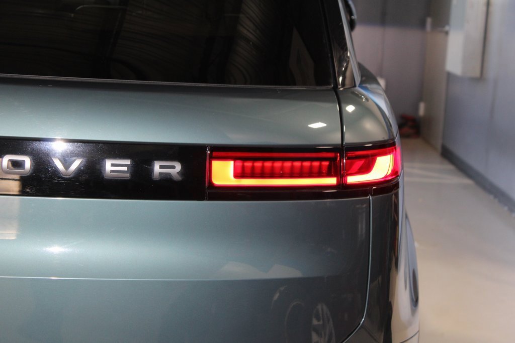 Used 2024 Land Rover Range Rover Sport SE image 40