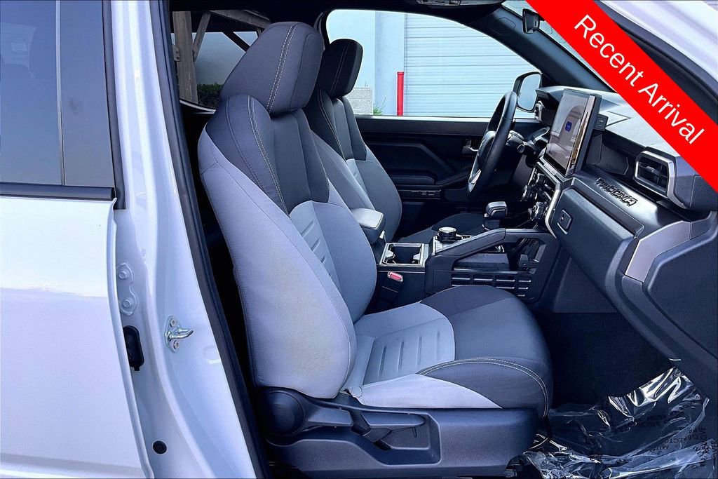 Used 2025 Toyota Tacoma TRD Sport AWD/4WD image 30