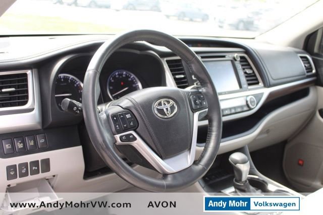 Used 2014 Toyota Highlander Limited Platinum FWD image 20