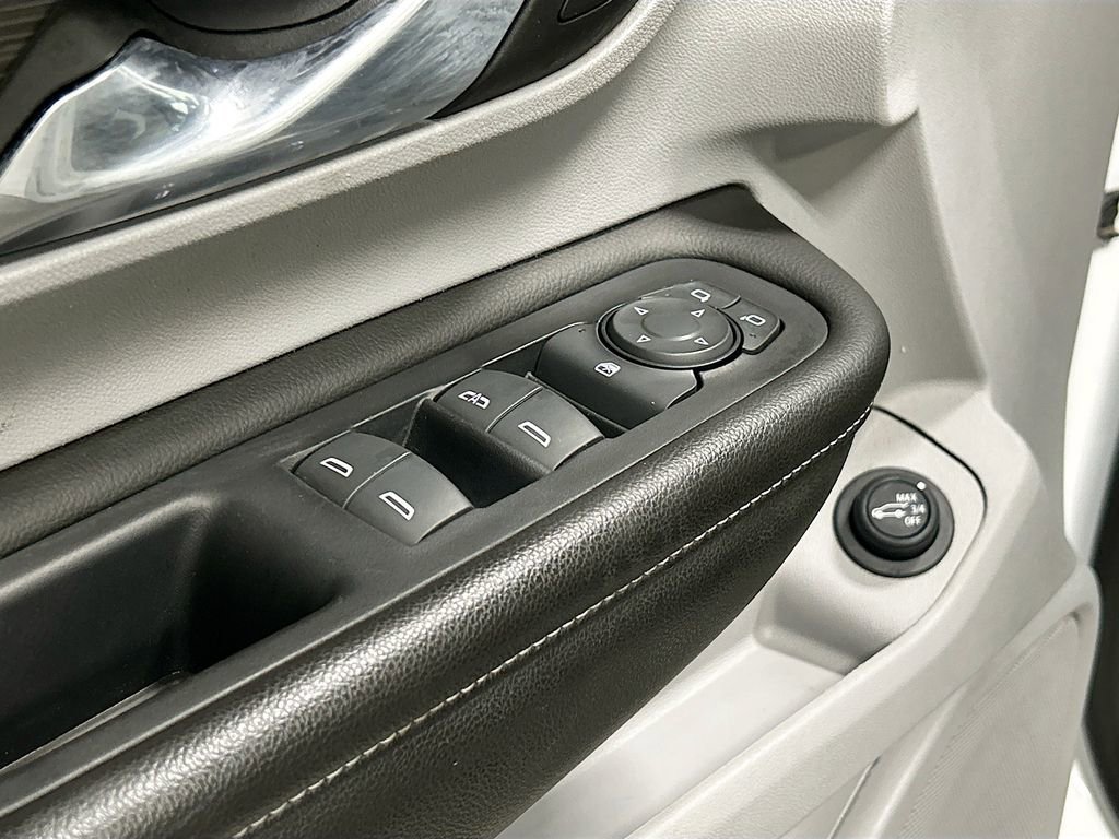 Used 2023 GMC Terrain SLT image 17