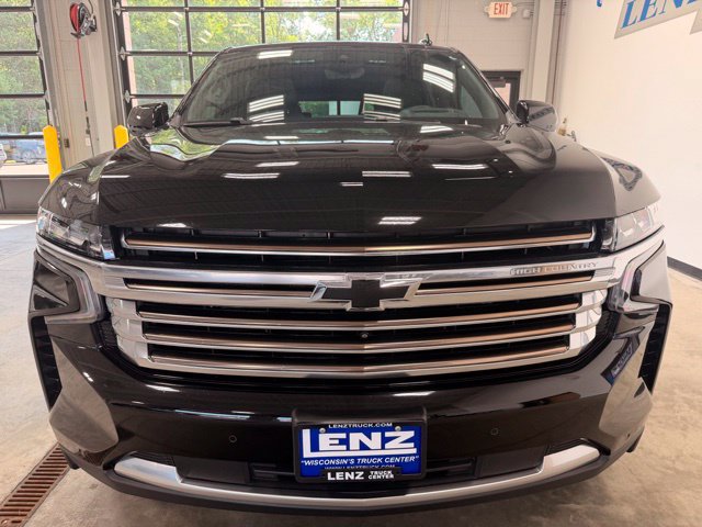 Used 2024 Chevrolet Suburban High Country AWD/4WD image 3