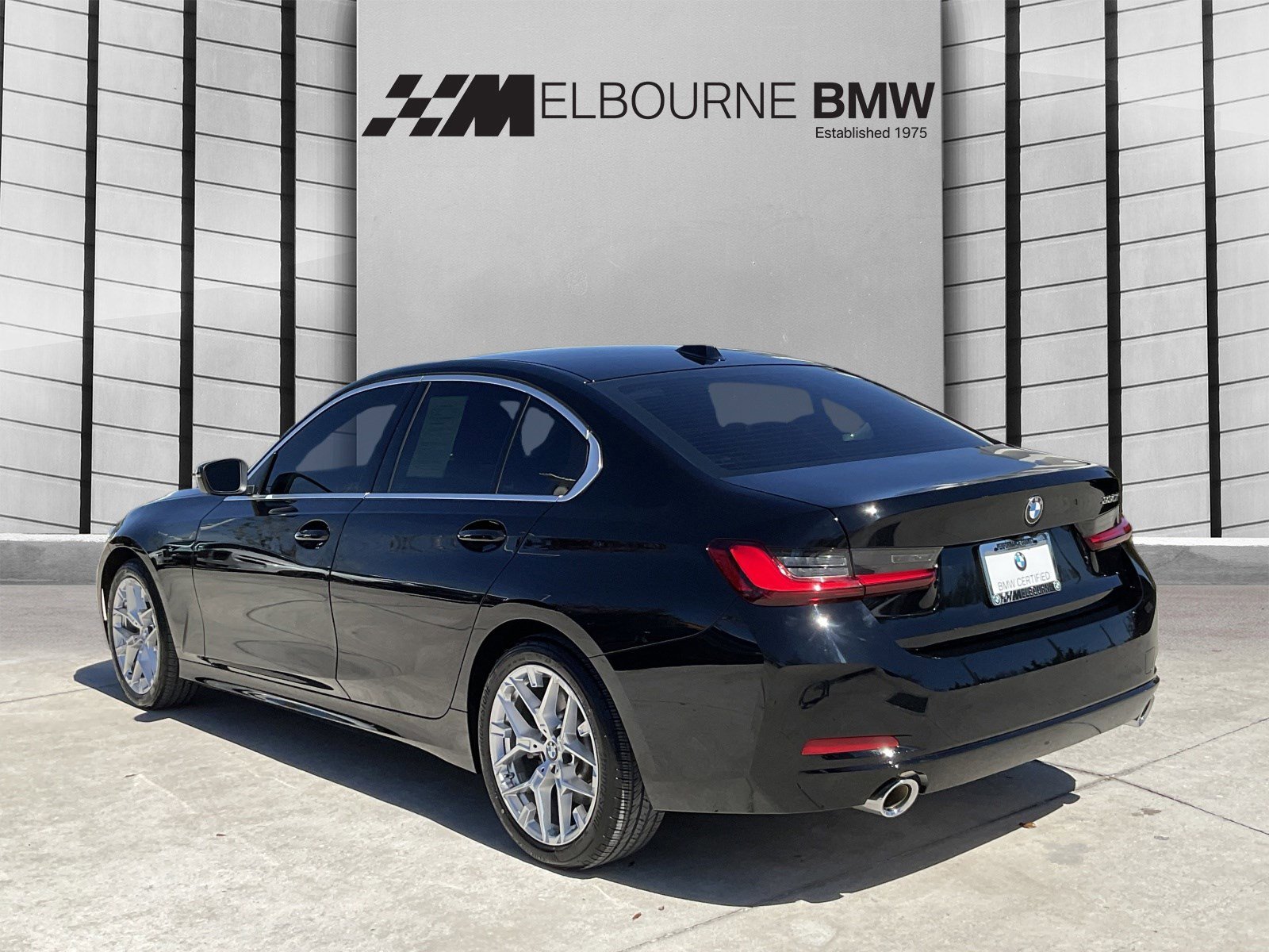 Certified 2025 BMW 330i Sedan image 4