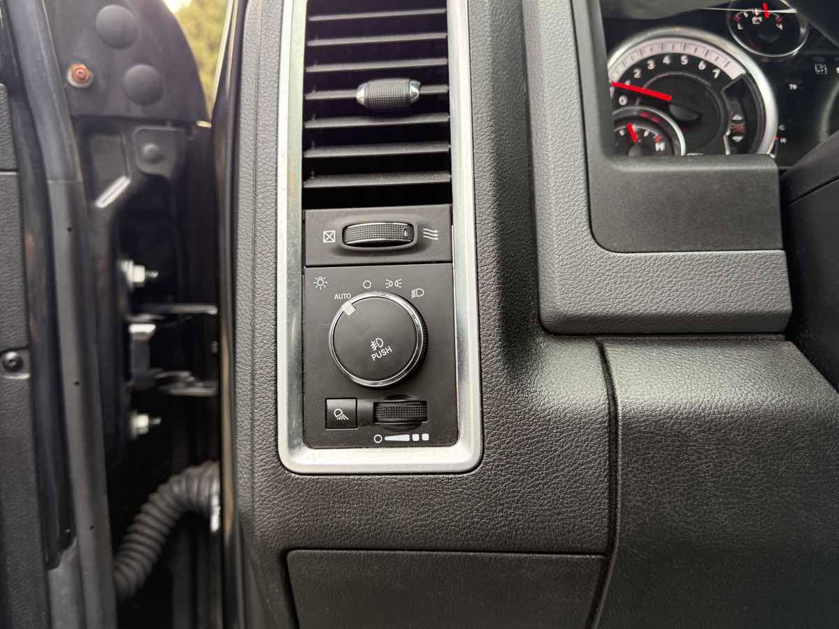 Used 2015 RAM 1500 Big Horn image 32