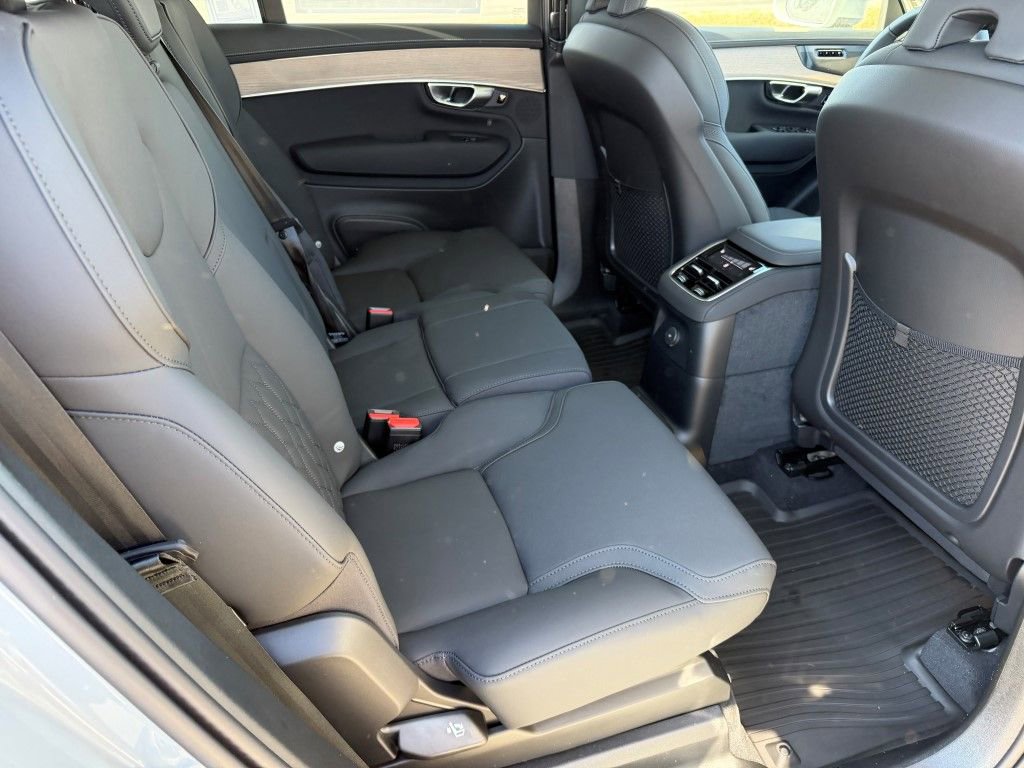 New 2026 Volvo XC90 T8 Plus w/ Protection Package Premier AWD/4WD image 12