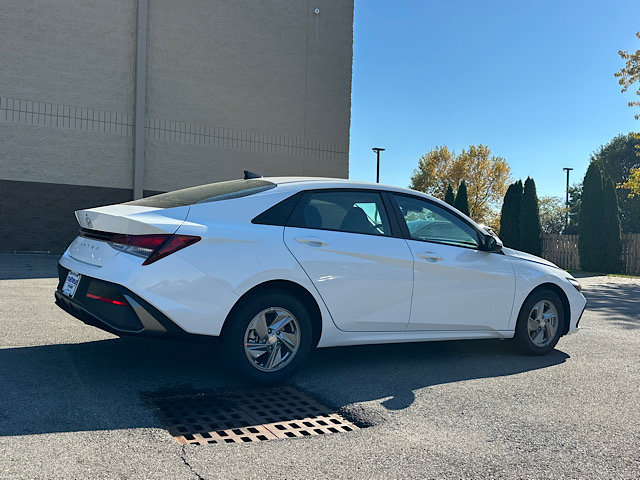 New 2026 Hyundai Elantra SE FWD image 7