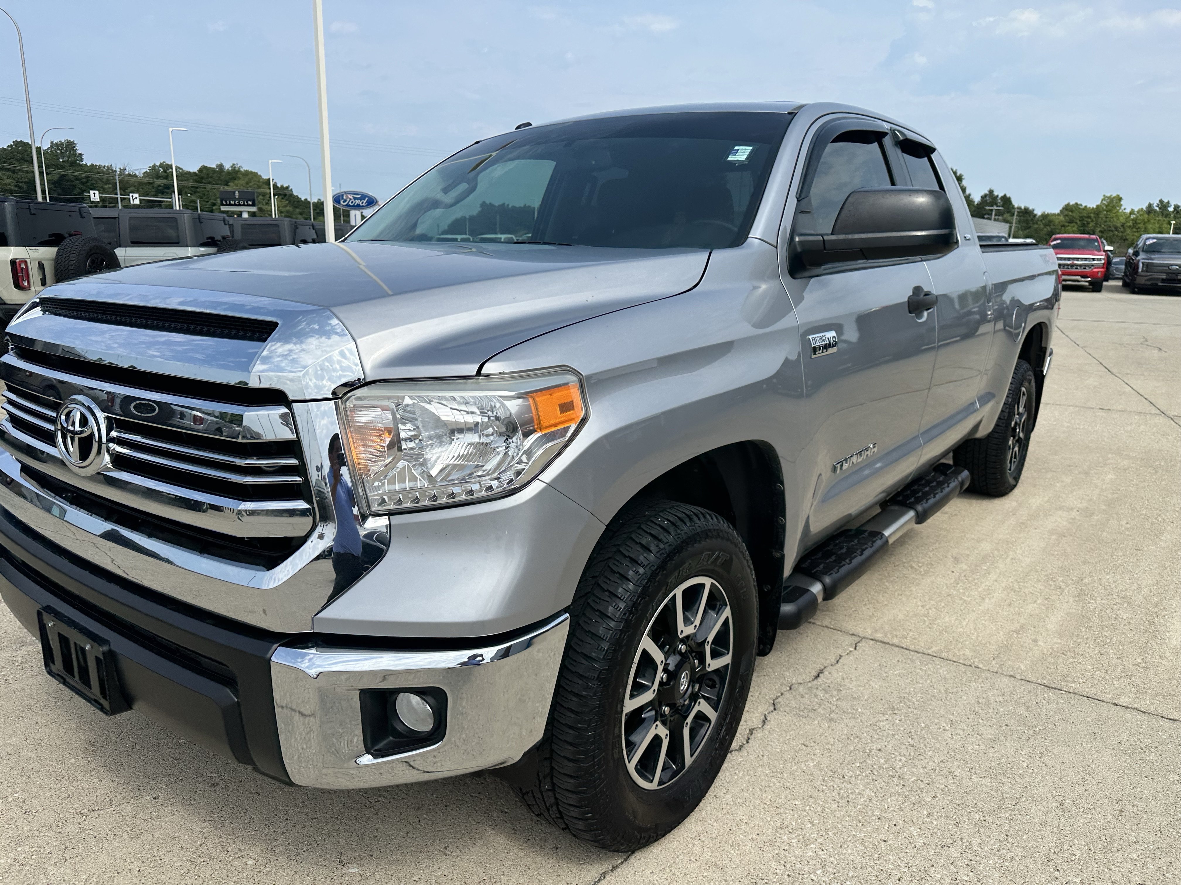 Used 2016 Toyota Tundra SR5 w/ TRD Off Road Package AWD/4WD image 13