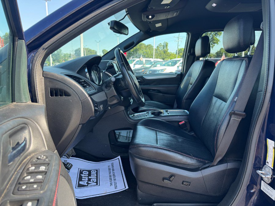 Used 2016 Dodge Grand Caravan R/T w/ Driver Convenience Group FWD image 15