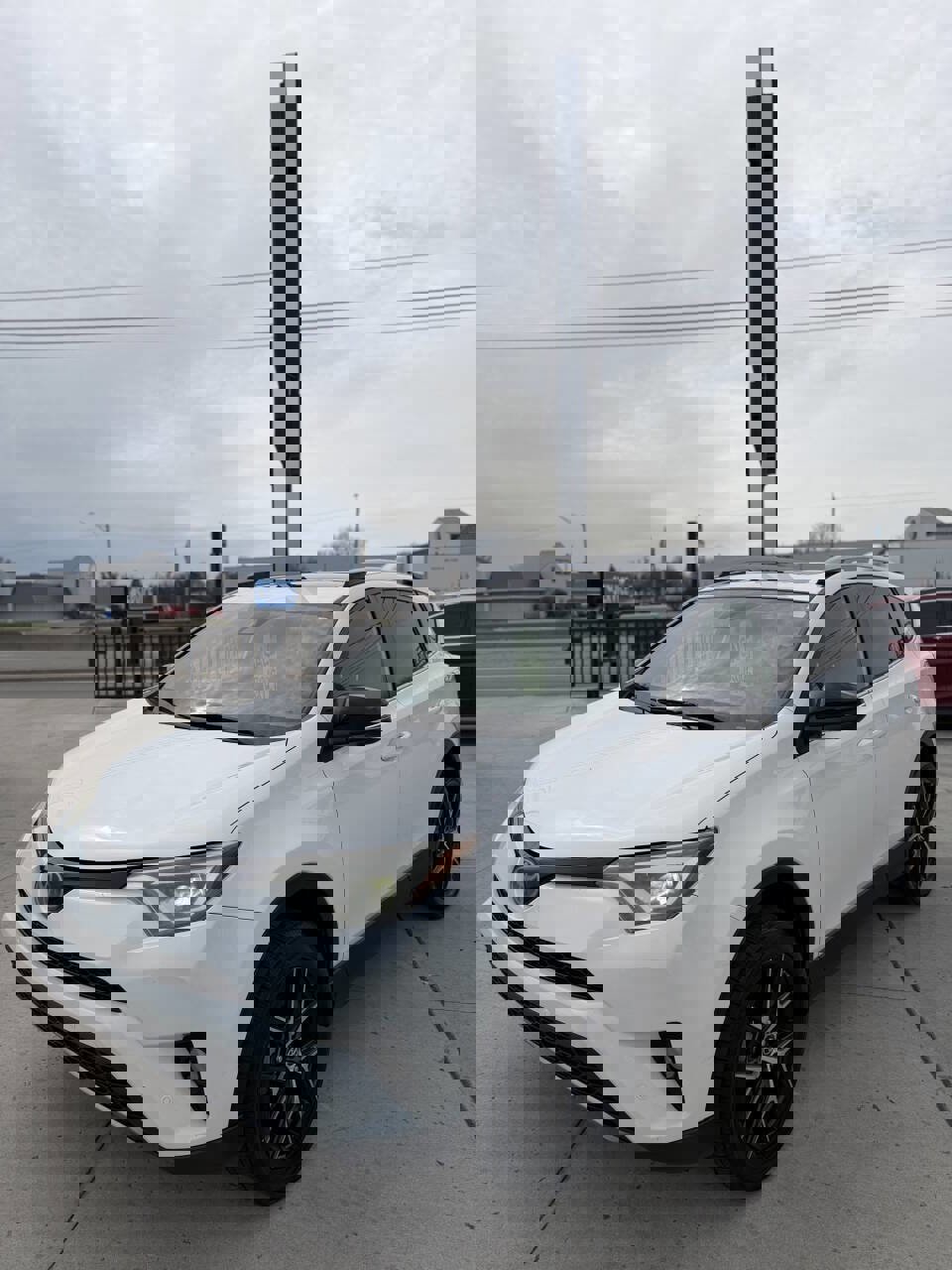 Used 2017 Toyota RAV4 SE w/ Advanced Technology Package image 19