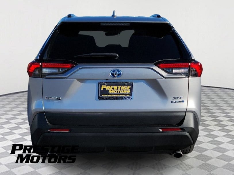Used 2021 Toyota RAV4 XLE w/ Convenience Package AWD/4WD image 6