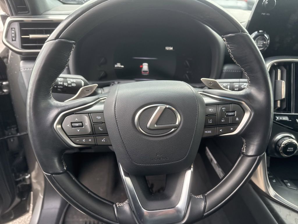 Used 2023 Lexus LX 600 4WD w/ Luxury Package image 12