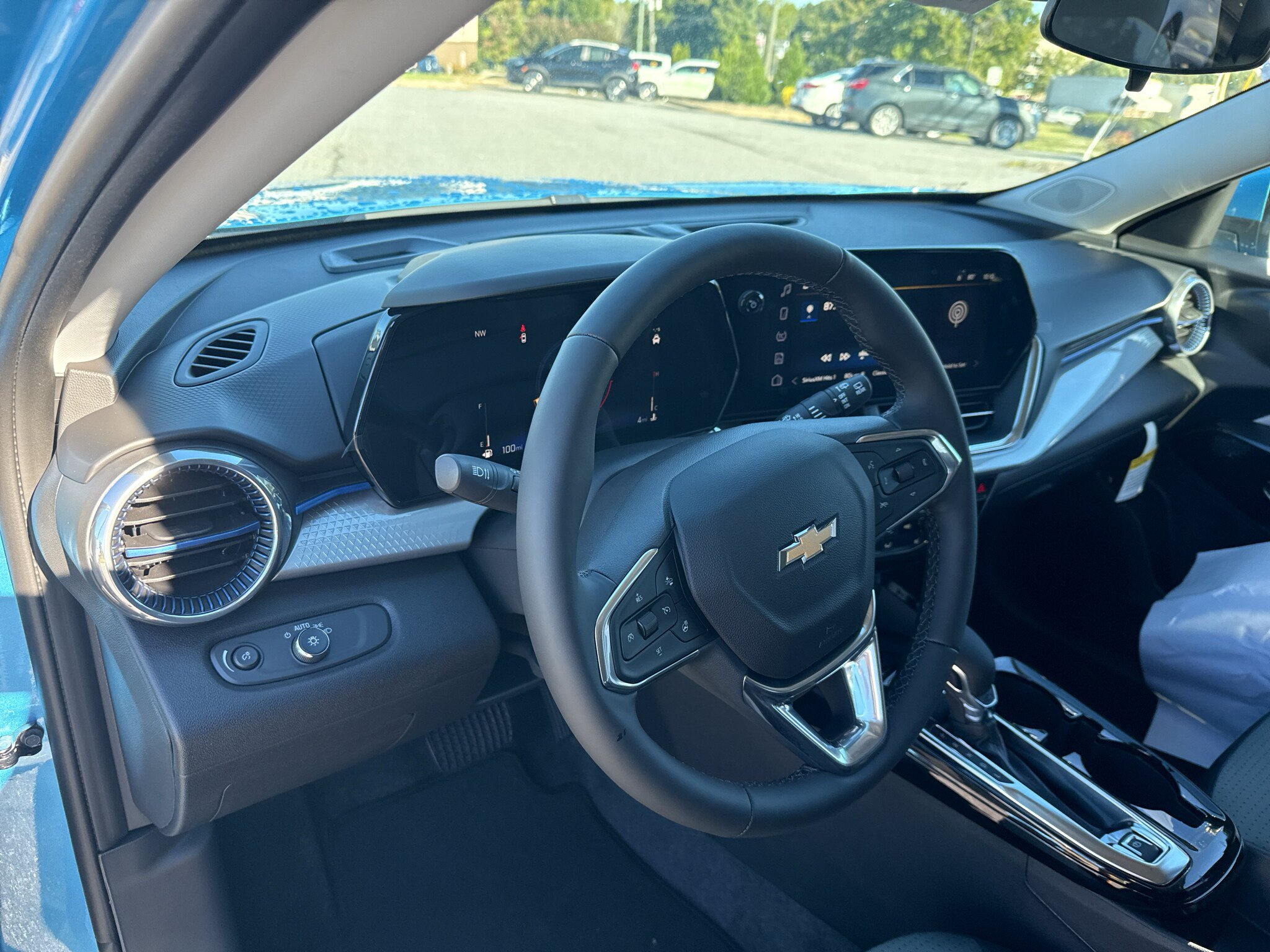 New 2026 Chevrolet Trax LT w/ Sunroof Package FWD image 23