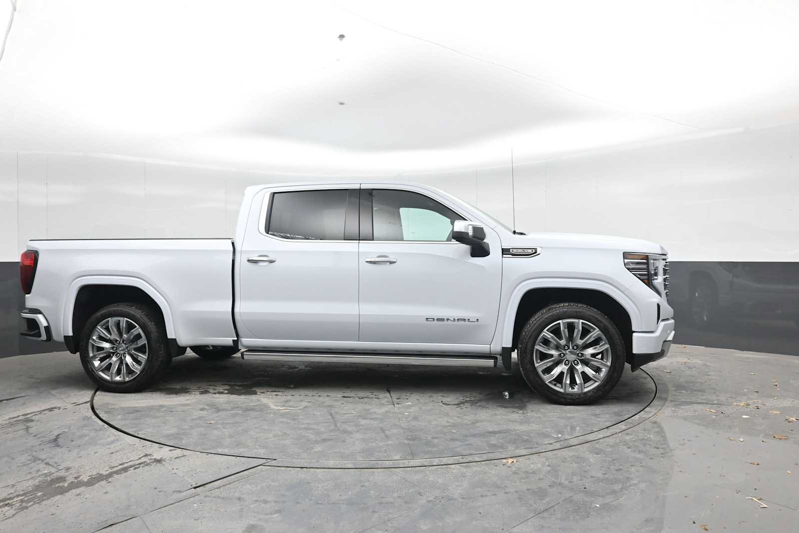 New 2026 GMC Sierra 1500 Denali w/ Denali Reserve Package AWD/4WD image 8