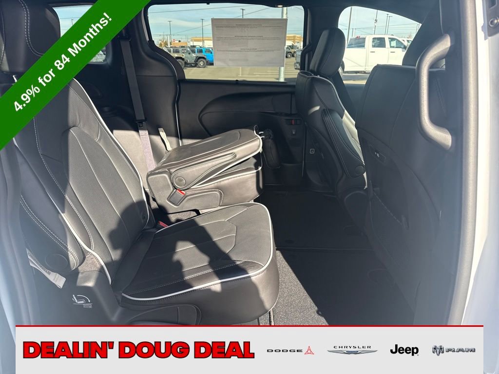 New 2026 Chrysler Pacifica Limited image 30