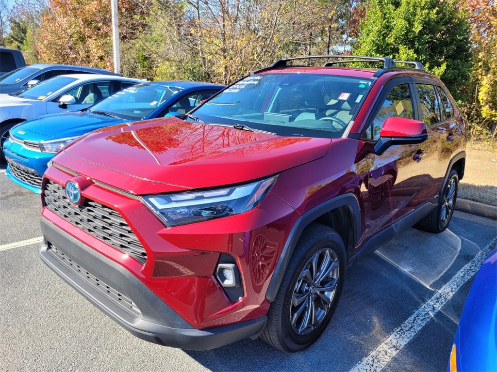 Used 2022 Toyota RAV4 XLE Premium image 3